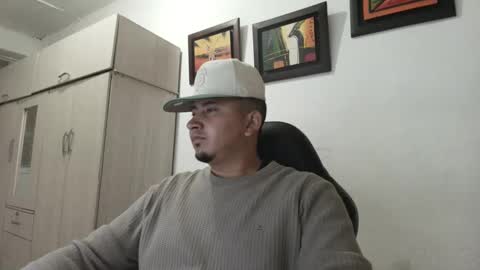 magic_milk23 online show from October 2, 5:39 am