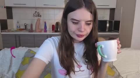 Snapshot of magical_mermaids chatting on October 9, 12:43 pm Alice online show from October 9, 12:43 pm