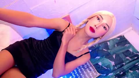 Mocah online show from January 17, 3:32 pm