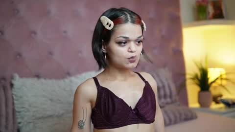  Maia  online show from January 12, 9:33 pm