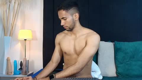 maicolparker0 online show from July 14, 12:43 pm