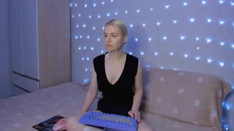 Your kitty online show from November 22, 4:05 pm