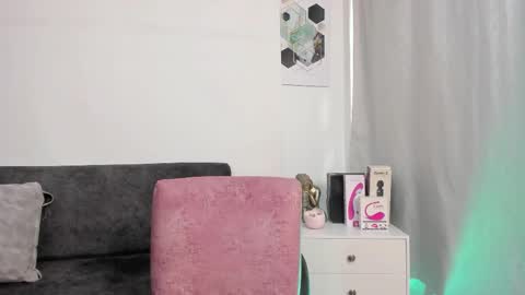 Mailyn online show from March 9, 5:50 pm