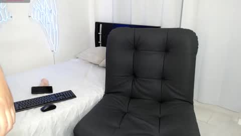 maison_xmed online show from March 24, 11:55 pm