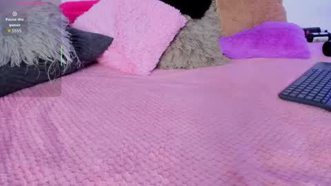 mai  online show from November 12, 7:38 pm