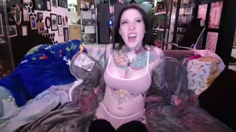 makaylamoonn online show from December 10, 5:33 pm