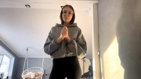 Elin online show from March 25, 11:50 am