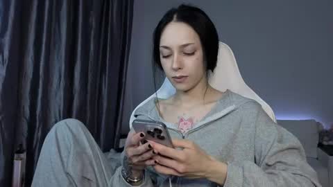 piu online show from April 14, 3:04 pm