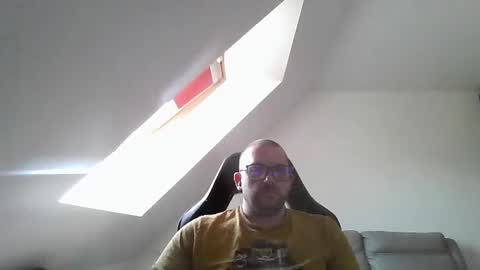 breton online show from April 19, 6:32 pm