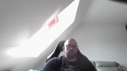 breton online show from April 22, 10:11 am