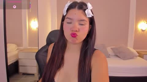 Snapshot of malu_03x chatting on October 17, 2:37 am M A L U online show from October 17, 2:37 am