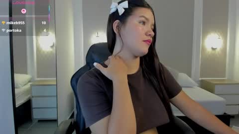 Snapshot of malu_03x chatting on October 19, 3:00 am M A L U online show from October 19, 3:00 am