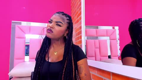 Melanie online show from December 14, 7:25 pm