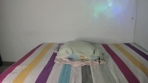 Snapshot of malucam_06 chatting on September 28, 10:52 pm instagram nueela online show from September 28, 10:52 pm