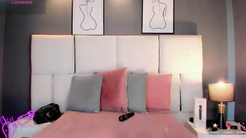 manellyksparklee online show from April 21, 1:07 pm