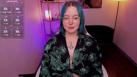 manic_pixie_ online show from July 16, 3:37 pm