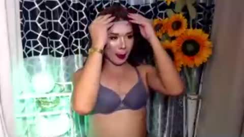 manliguezaris33 online show from August 5, 11:40 am