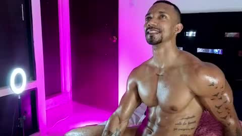 Manolo Hot 1 online show from July 10, 8:57 pm