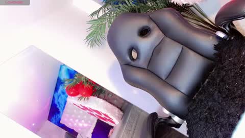 Manuela Kingsley online show from February 15, 4:01 pm