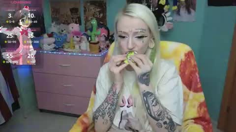 Manuela online show from July 14, 5:51 pm
