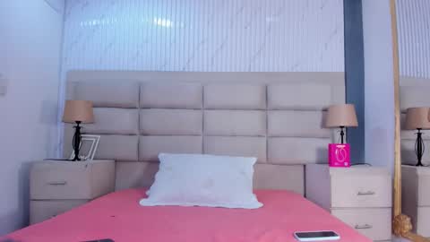 Manuela online show from February 20, 8:55 pm