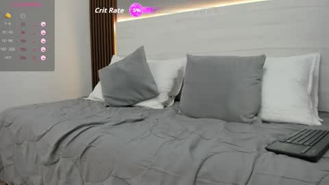 mara_33 online show from November 26, 1:08 pm