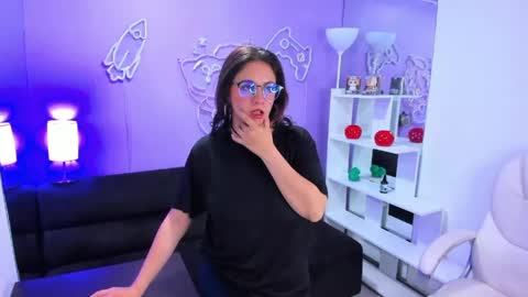 maramartinez_ online show from May 5, 8:03 pm