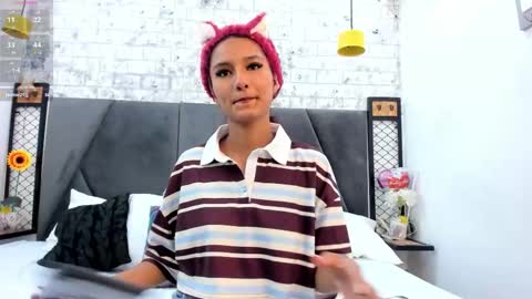 Maray Lous  online show from December 5, 8:28 pm