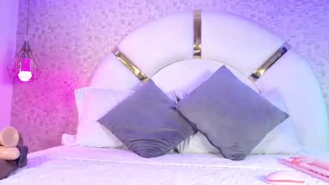 Snapshot of marcela_rojas chatting on September 17, 11:35 am marcela_rojas online show from September 17, 11:35 am
