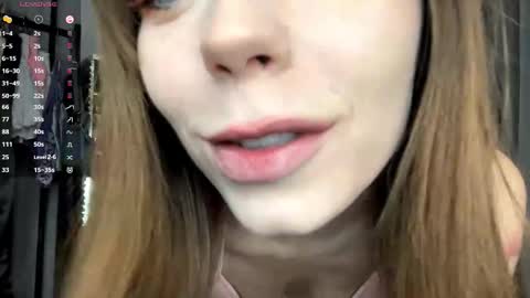 Snapshot of marciecommon chatting on October 18, 3:49 pm Alisa online show from October 18, 3:49 pm