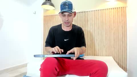 Snapshot of marcus_smithh chatting on October 10, 5:57 am marcus_smithh online show from October 10, 5:57 am