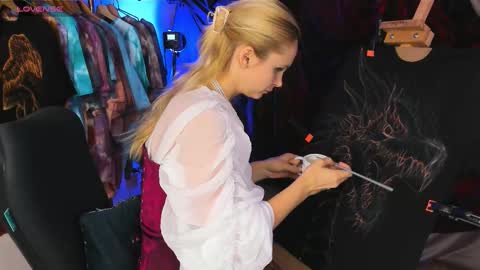 Snapshot of margaux_corsets6641000 chatting on October 22, 1:35 pm margaux_corsets6641000 online show from October 22, 1:35 pm