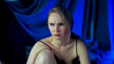 Snapshot of margaux_corsets6641000 chatting on January 4, 11:22 am margaux_corsets6641000 online show from January 4, 11:22 am