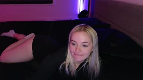 margot_robbie7 online show from November 3, 11:28 pm