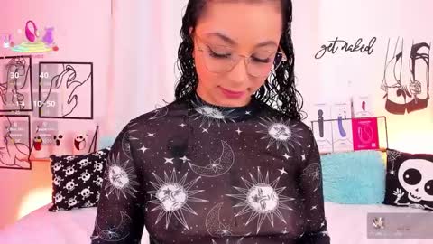 Snapshot of mari_sweett chatting on October 11, 12:04 am Mari Sweett online show from October 11, 12:04 am