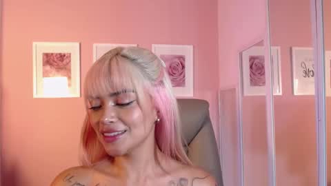 Snapshot of maria_jones chatting on October 7, 9:44 pm  Instagram soymj01 online show from October 7, 9:44 pm