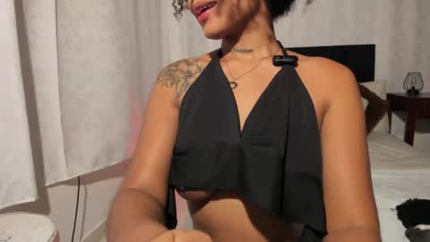 V A N E S S A  online show from April 7, 5:42 am