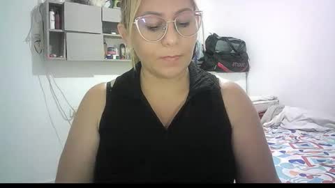 mariana995649 online show from May 17, 3:10 pm