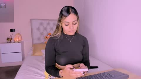 Mariana Roe online show from March 2, 3:48 pm