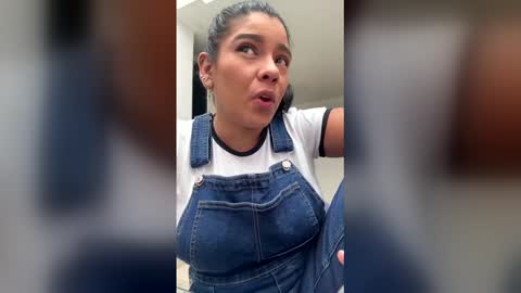 Mar y online show from March 12, 3:38 pm