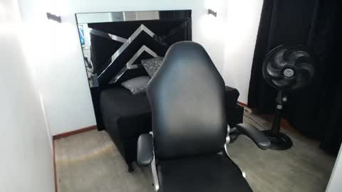 Mariana online show from April 22, 8:54 am