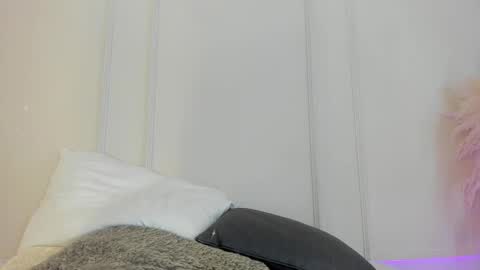 Maria Pettit online show from January 13, 11:51 am