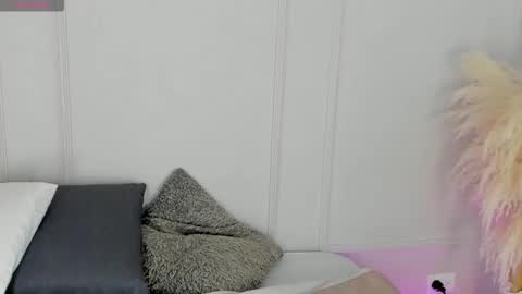 Maria Pettit online show from February 4, 10:52 am