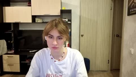 Elianor online show from April 5, 6:38 pm