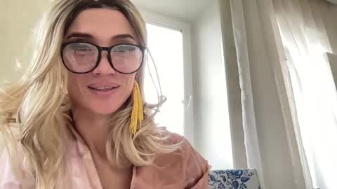 Snapshot of maridekoks chatting on October 14, 10:29 am Mari online show from October 14, 10:29 am