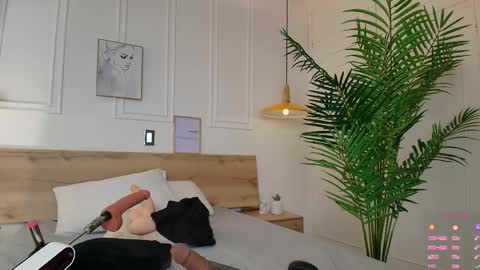 Mary online show from April 15, 1:42 am