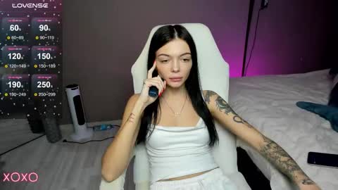 Snapshot of mariella__adams chatting on October 17, 3:05 pm Maria  online show from October 17, 3:05 pm