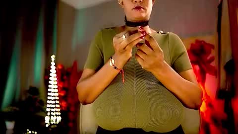 Snapshot of mariicha chatting on October 5, 7:06 am Nikita - Scroll down and read my bio please. New Pictures in Bio online show from October 5, 7:06 am