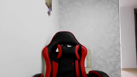 Mariposa online show from October 2, 9:35 pm