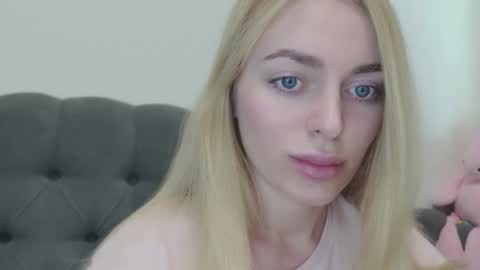 mariwell online show from May 26, 10:43 am